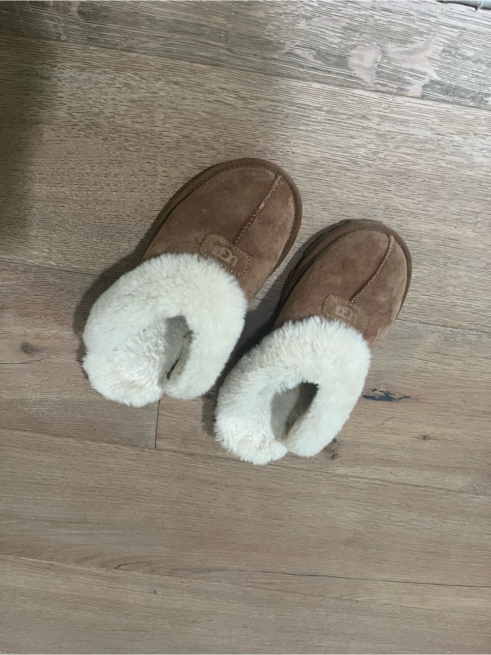 UGG Chestnut Suede Shearling Clog Slippers with Cream Collar - Picture 2 of 4